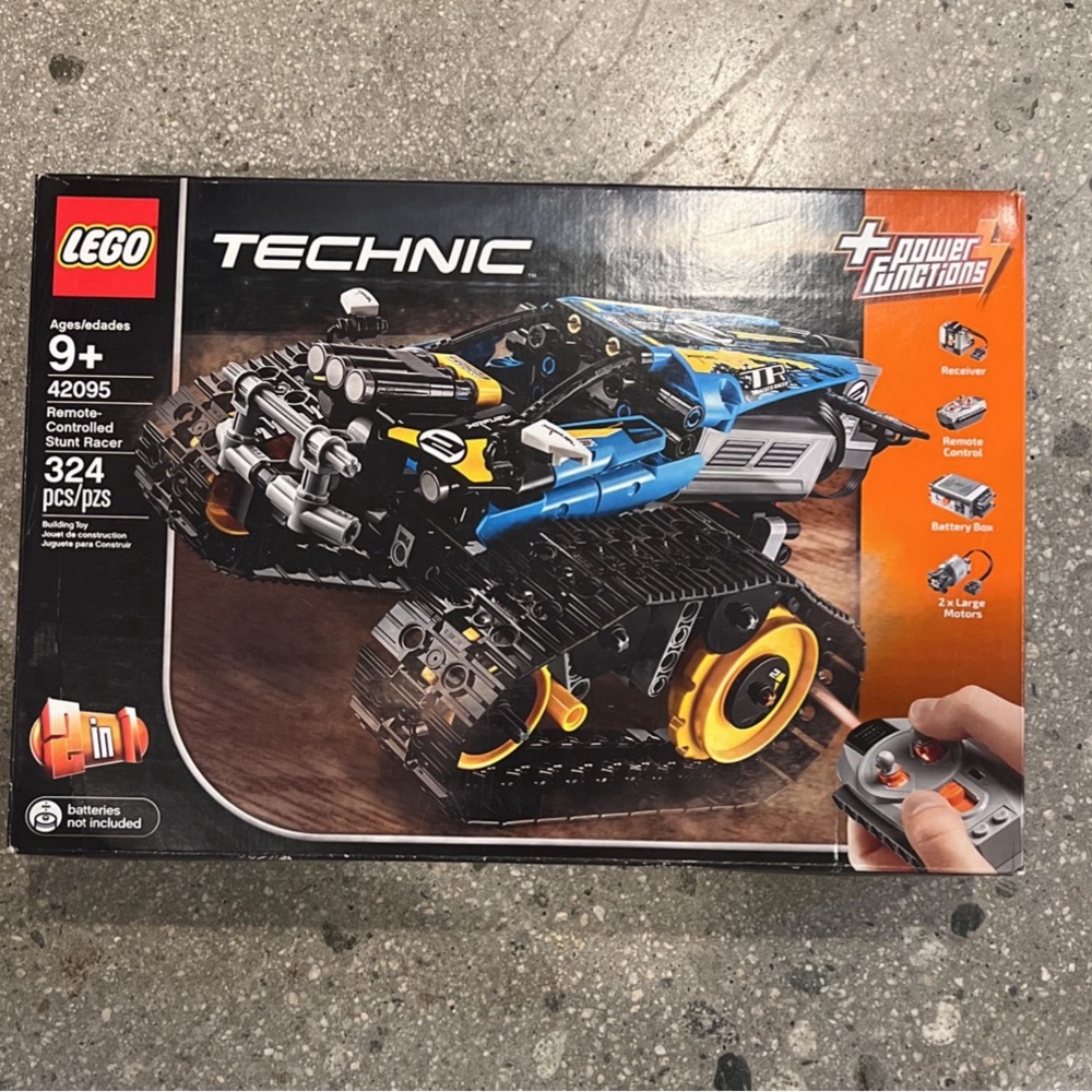 Lego Technic remote controlled stunt racer